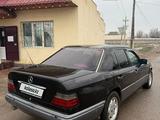 Mercedes-Benz E 220 1995 года за 1 550 000 тг. в Шу – фото 3