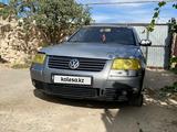 Volkswagen Passat 2004 годаfor2 000 000 тг. в Актау