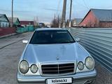 Mercedes-Benz E 230 1995 года за 2 100 000 тг. в Караганда – фото 2