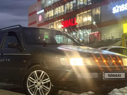 Volkswagen Passat 1996 года за 1 900 000 тг. в Семей – фото 4