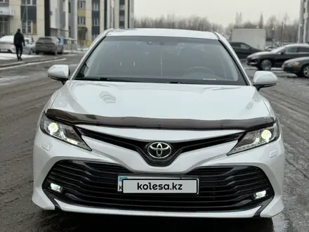 Toyota Camry 2019 года за 13 750 000 тг. в Алматы – фото 2