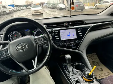 Toyota Camry 2019 года за 13 750 000 тг. в Алматы – фото 8