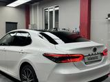 Toyota Camry 2021 годаfor18 500 000 тг. в Алматы – фото 2