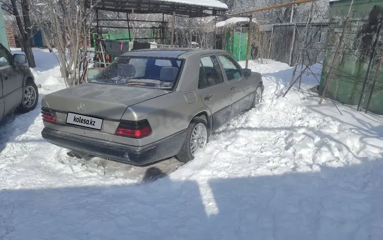 Mercedes-Benz E 260 1993 года за 1 100 000 тг. в Алматы