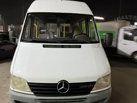 Mercedes-Benz Sprinter 2001 года за 6 800 000 тг. в Алматы – фото 2