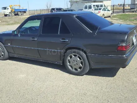 Mercedes-Benz E 280 1993 года за 3 000 000 тг. в Атырау – фото 11