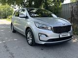 Kia Carnival 2019 года за 13 500 000 тг. в Алматы – фото 2