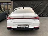 Hyundai Elantra 2022 года за 7 600 000 тг. в Алматы – фото 2