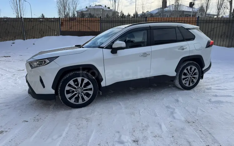 Toyota RAV4 2021 годаfor16 300 000 тг. в Астана