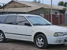 Nissan Primera, 1990