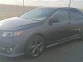 Toyota Camry 2014 года за 7 300 000 тг. в Актобе – фото 2