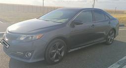 Toyota Camry 2014 годаүшін7 300 000 тг. в Актобе – фото 2