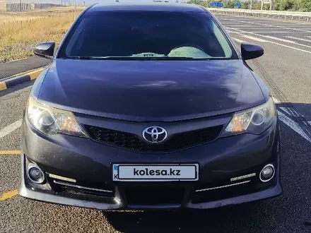 Toyota Camry 2014 года за 7 300 000 тг. в Актобе – фото 4