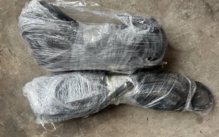 Уплотнитель двери на nissan maxima a33, ниссан максима а33 за 10 000 тг. в Алматы