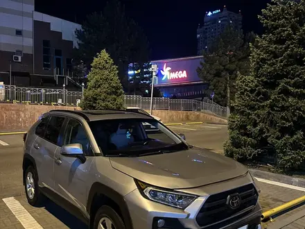 Toyota RAV4 2019 года за 16 000 000 тг. в Алматы – фото 23