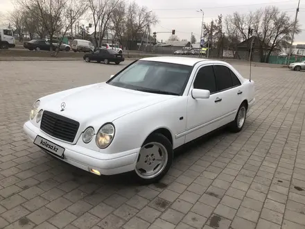 Mercedes-Benz E 230 1996 года за 2 400 000 тг. в Караганда