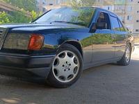 Mercedes-Benz E 200 1991 годаfor1 500 000 тг. в Караганда