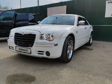 Chrysler 300C 2005 года за 5 500 000 тг. в Алматы – фото 5