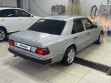 Mercedes-Benz E 200 1993 года за 2 750 000 тг. в Алматы – фото 2