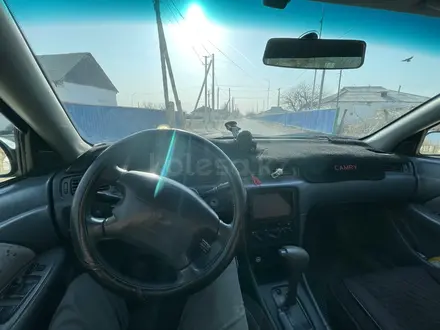 Toyota Camry 1998 года за 2 500 000 тг. в Кызылорда – фото 2