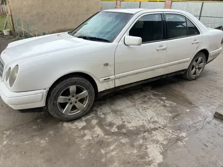 Mercedes-Benz E 320 1999 года за 2 500 000 тг. в Алматы – фото 4