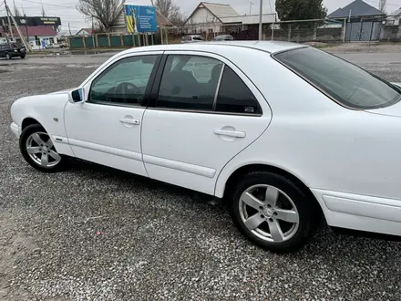 Mercedes-Benz E 320 1999 года за 2 500 000 тг. в Алматы