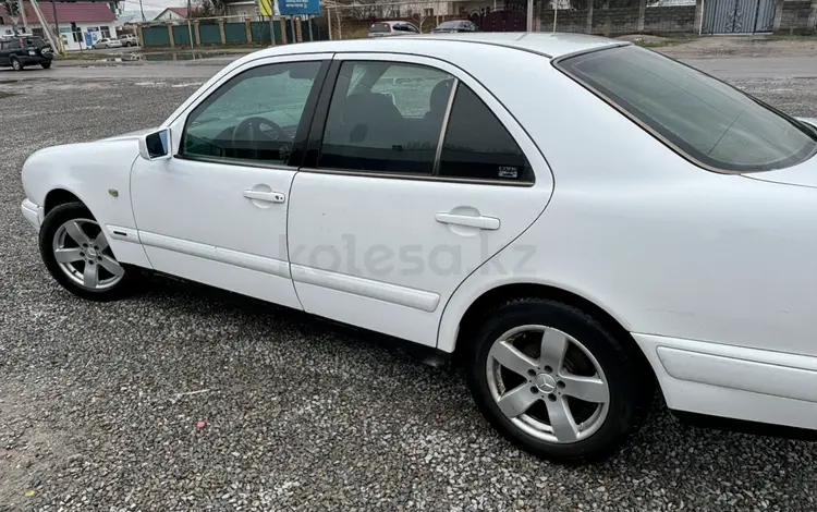 Mercedes-Benz E 320 1999 года за 2 500 000 тг. в Алматы