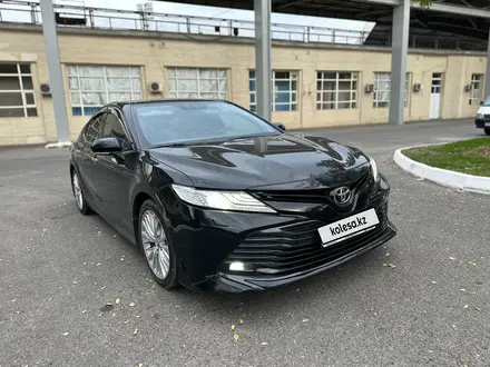 Toyota Camry 2018 года за 12 900 000 тг. в Тараз – фото 2