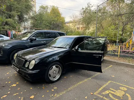 Mercedes-Benz E 320 2000 года за 3 500 000 тг. в Алматы – фото 3