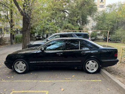 Mercedes-Benz E 320 2000 года за 3 500 000 тг. в Алматы – фото 4