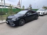 Toyota Camry 2023 года за 17 950 000 тг. в Астана – фото 3