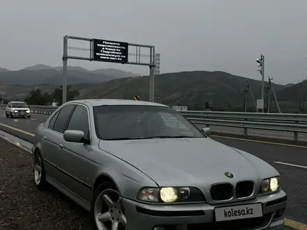 BMW 528 1997 года за 3 300 000 тг. в Алматы