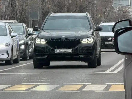 BMW X5 2019 года за 29 780 000 тг. в Алматы – фото 10