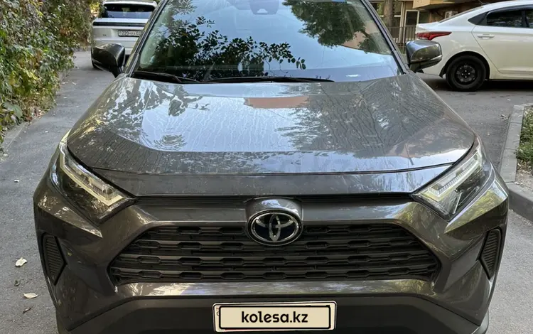 Toyota RAV4 2022 года за 15 300 000 тг. в Алматы