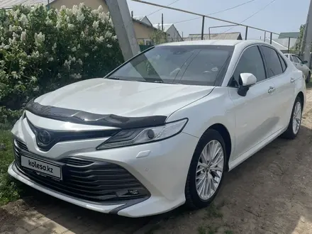 Toyota Camry 2018 года за 16 800 000 тг. в Уральск