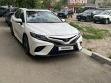 Toyota Camry 2020 года за 13 600 000 тг. в Семей – фото 3