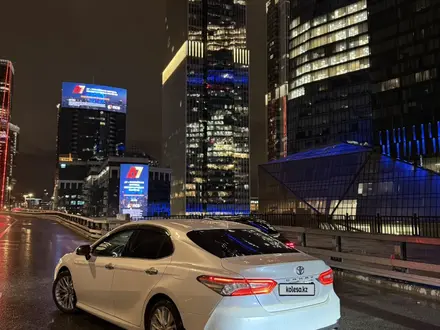 Toyota Camry 2019 года за 13 000 000 тг. в Шымкент – фото 2