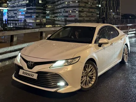 Toyota Camry 2019 года за 13 000 000 тг. в Шымкент