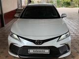 Toyota Camry 2021 года за 19 500 000 тг. в Алматы