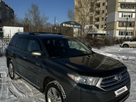 Toyota Highlander 2013 года за 8 600 000 тг. в Уральск