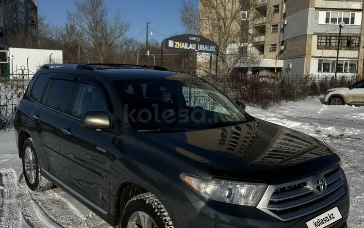 Toyota Highlander 2013 года за 8 600 000 тг. в Уральск