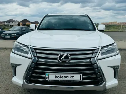 Lexus LX 570 2018 года за 45 000 000 тг. в Астана