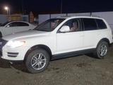 Volkswagen Touareg 2007 годаfor9 500 000 тг. в Астана – фото 2