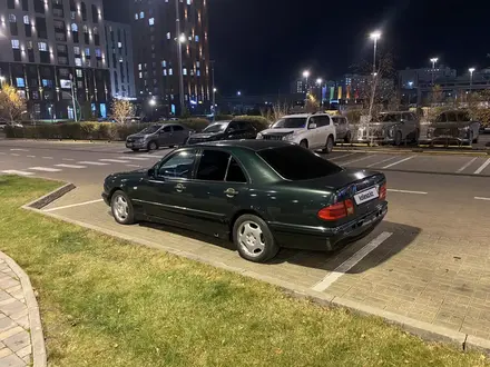 Mercedes-Benz E 200 1997 года за 1 900 000 тг. в Астана – фото 8