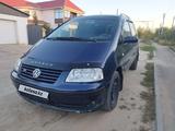 Volkswagen Sharan 2001 годаүшін3 300 000 тг. в Уральск