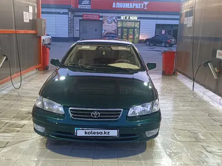 Toyota Camry 2000 года за 2 800 000 тг. в Актобе – фото 3