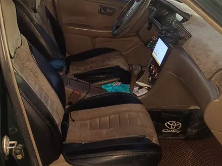 Toyota Camry 2000 года за 2 800 000 тг. в Актобе – фото 5