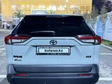 Toyota RAV4 2021 годаүшін18 500 000 тг. в Актобе – фото 5