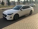 Hyundai Sonata 2021 года за 14 500 000 тг. в Астана – фото 2