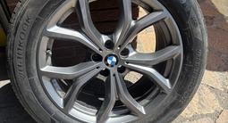 Диски с шинами на БМВ за 550 000 тг. в Караганда